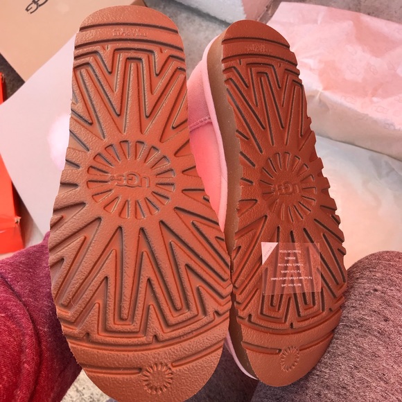 UGG AUTHENTIC BAILEY BUTTON PUFF Sz 7 New - Picture 6 of 6